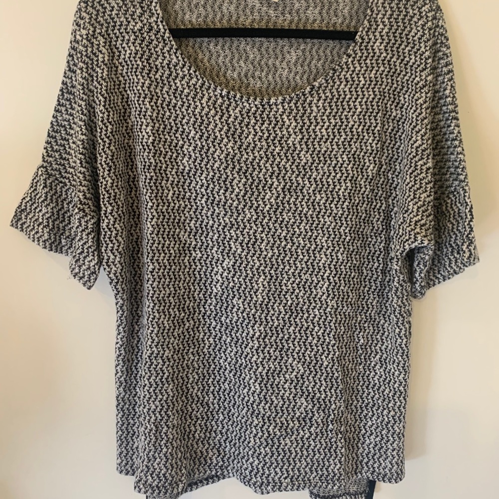 Two by Vince Camuto (M) Short Sleeve Sweater
